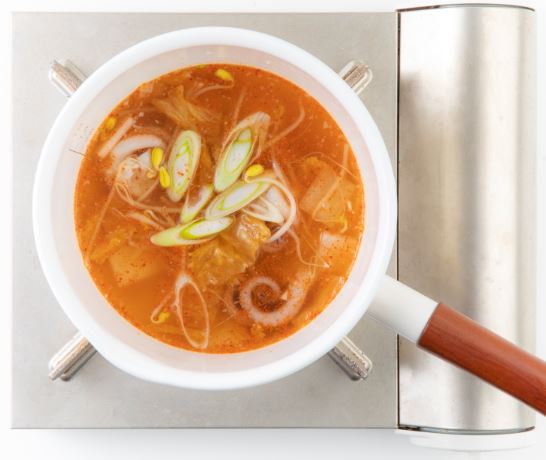 낙지묵은지콩나물국 5단계 조리 모습