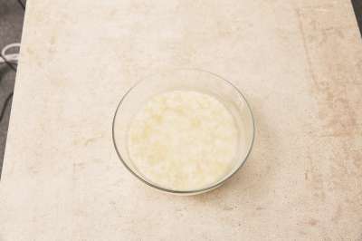 토마토를 곁들인 마늘밥 1단계 조리 모습