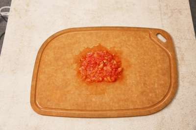 토마토를 곁들인 마늘밥 4단계 조리 모습