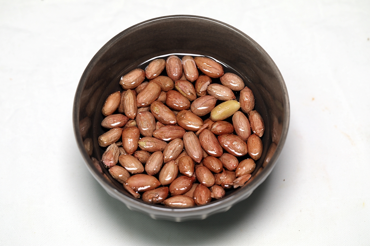 잔멸치땅콩볶음 2단계 조리 모습