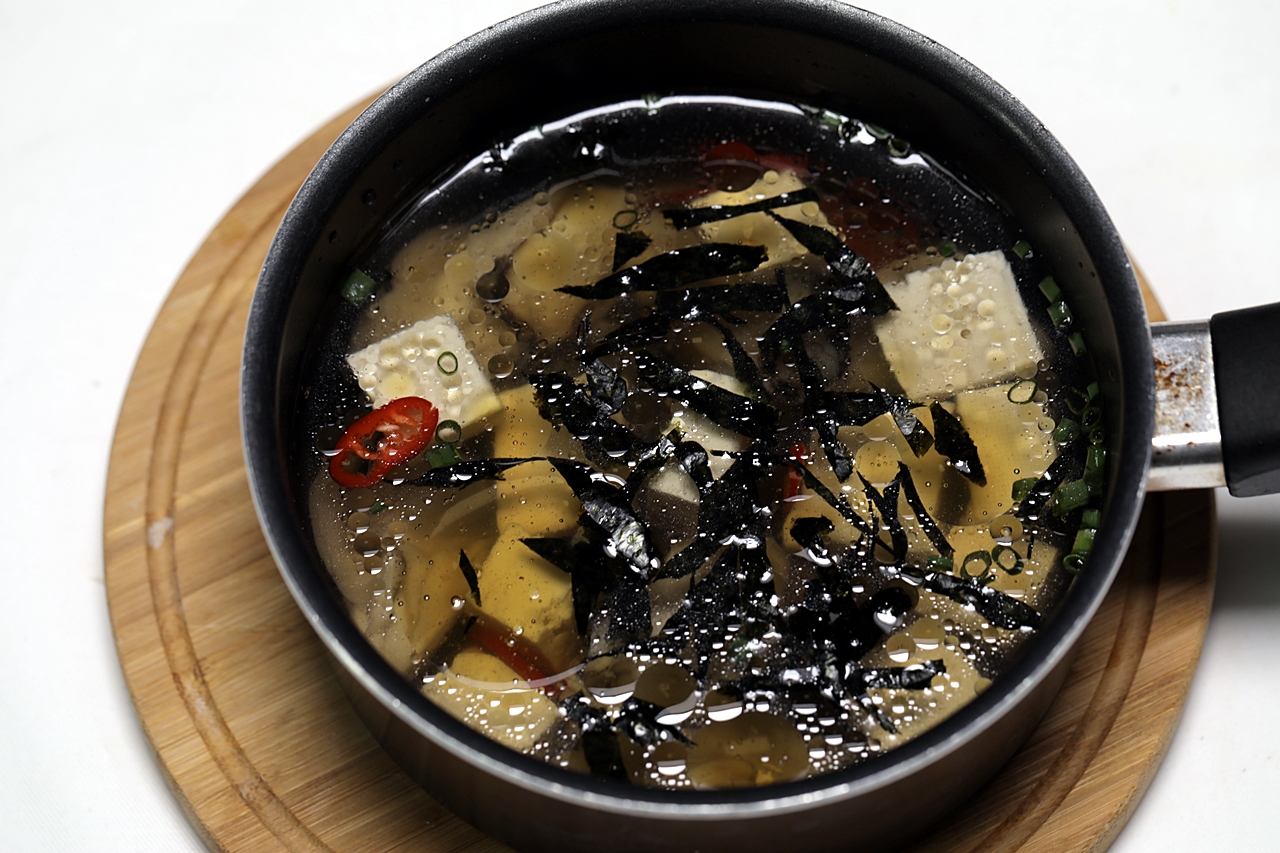 굴 두부 국 5단계 조리 모습