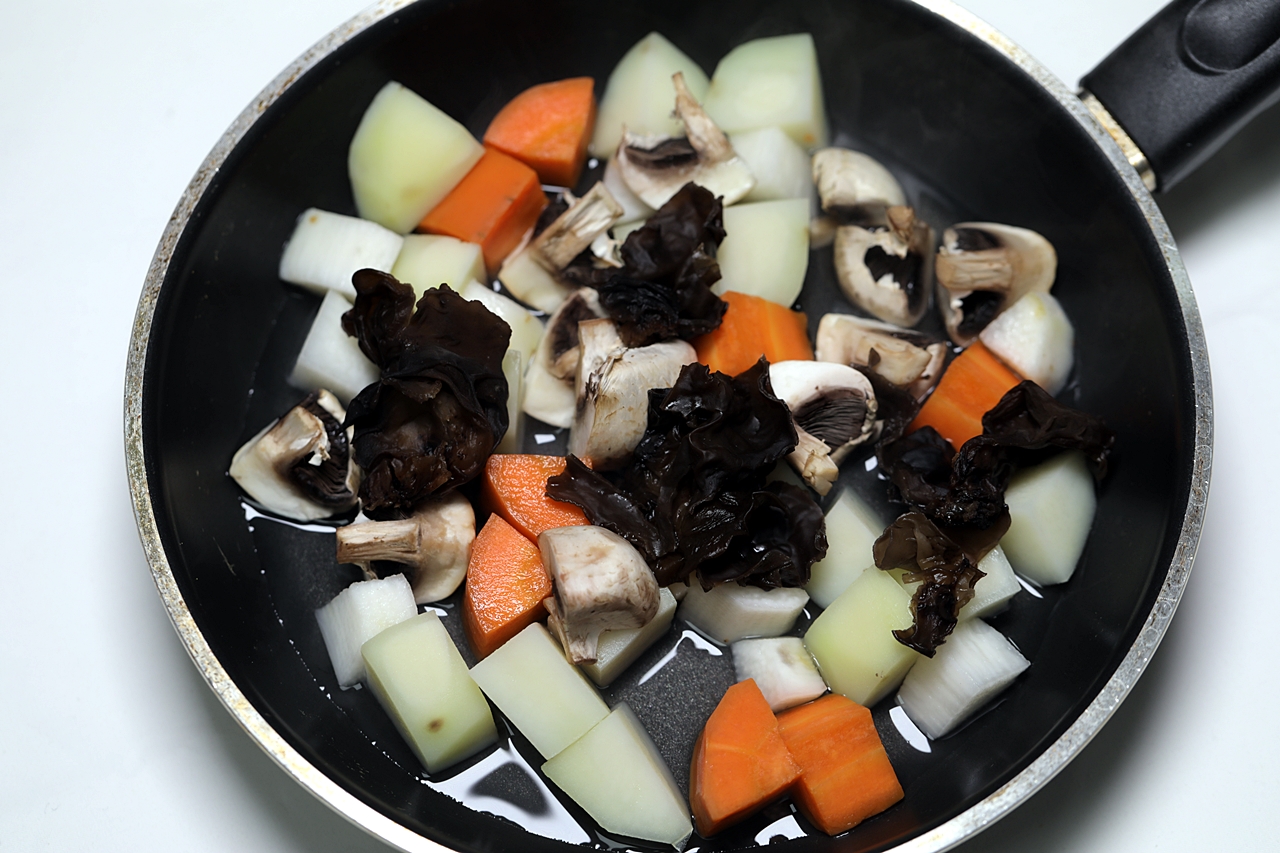 야채볶음 3단계 조리 모습